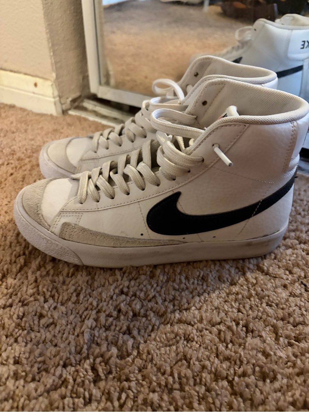 Nike Men’s White High-Top Sneakers with Black Swoosh Accent